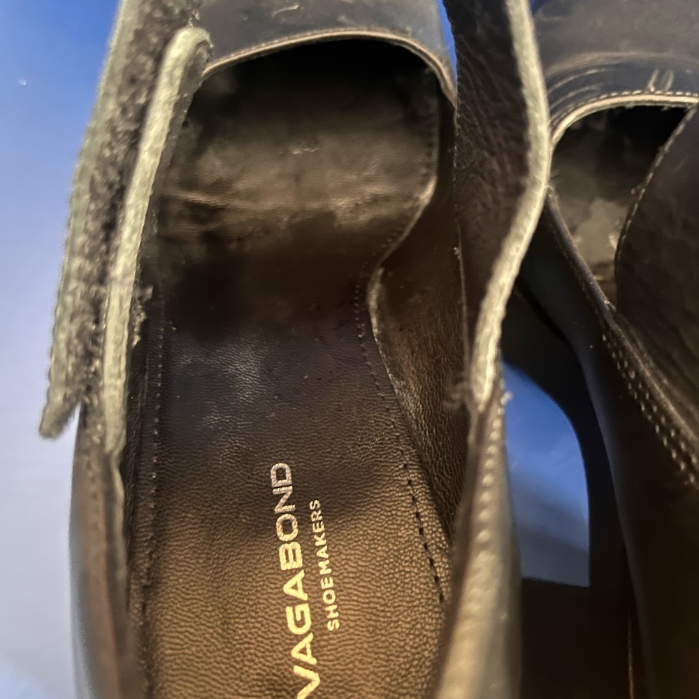 Vagabond Black Leather Platform Shoes
«Brooke» - Picture 8 of 15